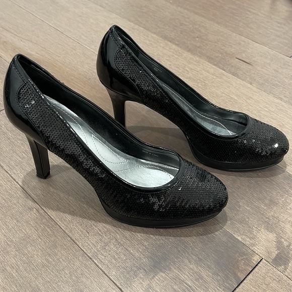 Tahari heels size 8 - Picture 12 of 14